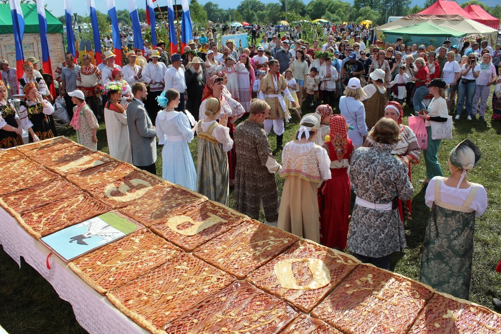 Подворье города Орла на Троицких хороводах
